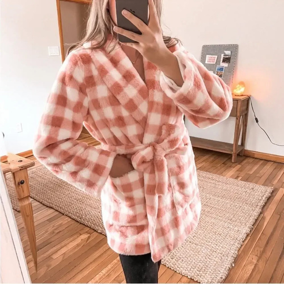 APPARIS Rare Gingham Check Teddy Coat with Tie Waist - Picture 6 of 6